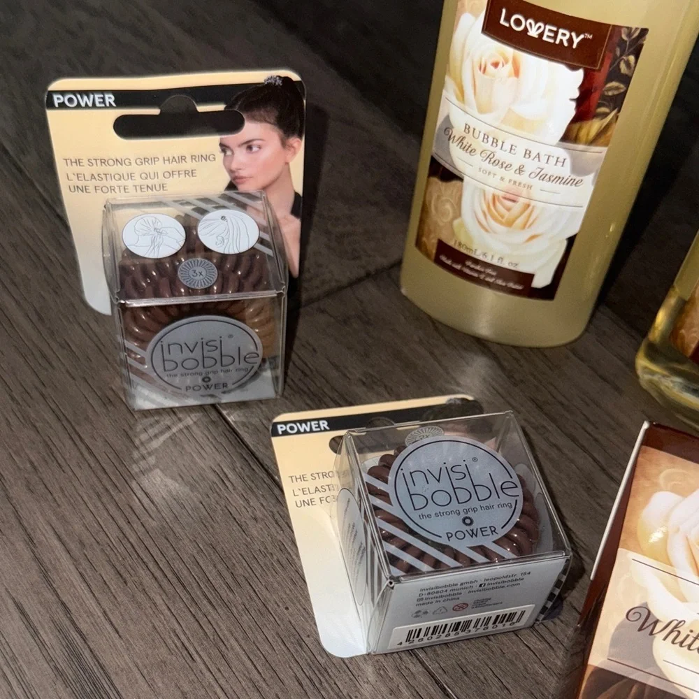 Lovery and Bath salt & Bubble bath and shower gel Set with strong grip hair tie